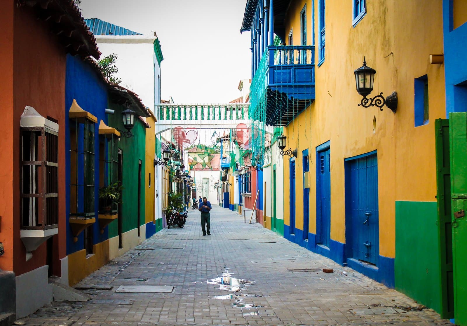 Calle Los Lanceros en el casco histórico de Puerto Cabello